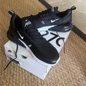 Nike Air Max 270 Black and White Men's Sneakers. Like new!